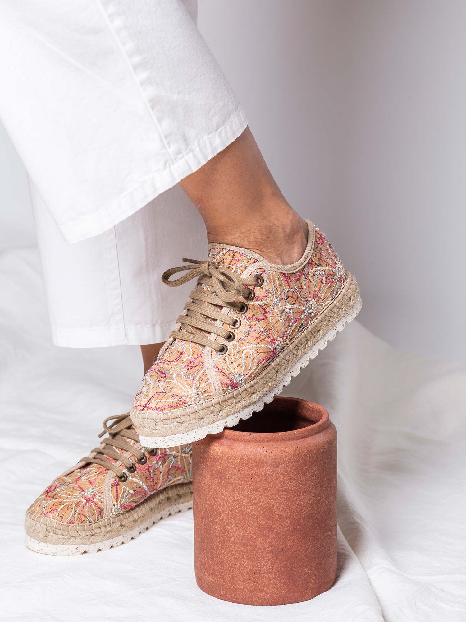 Alpargata plana con cordones | FAR-BI