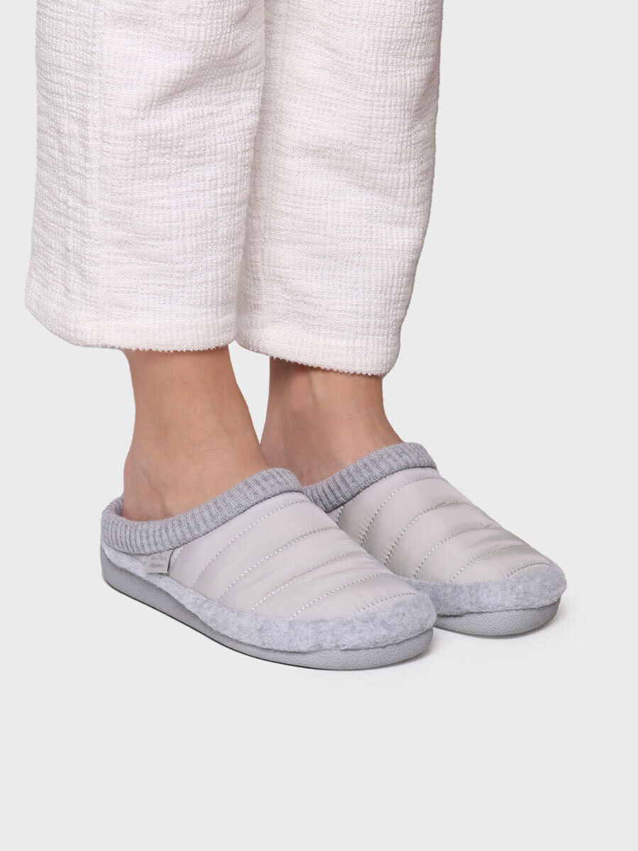 Zapatilla tipo zueco para mujer en tejido acolchado y fieltro | MORA-TK
