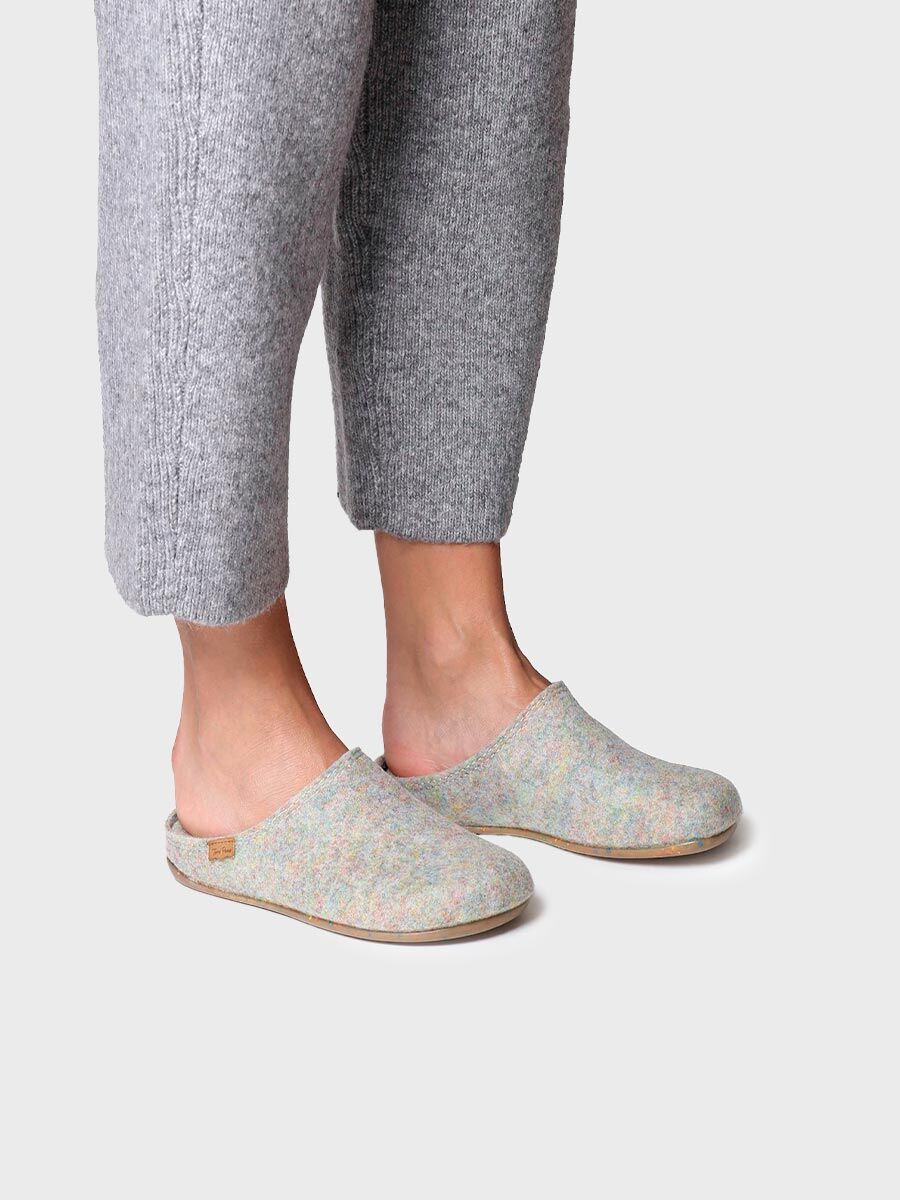 Zapatilla tipo zueco para mujer en fieltro reciclado | MONA-FR