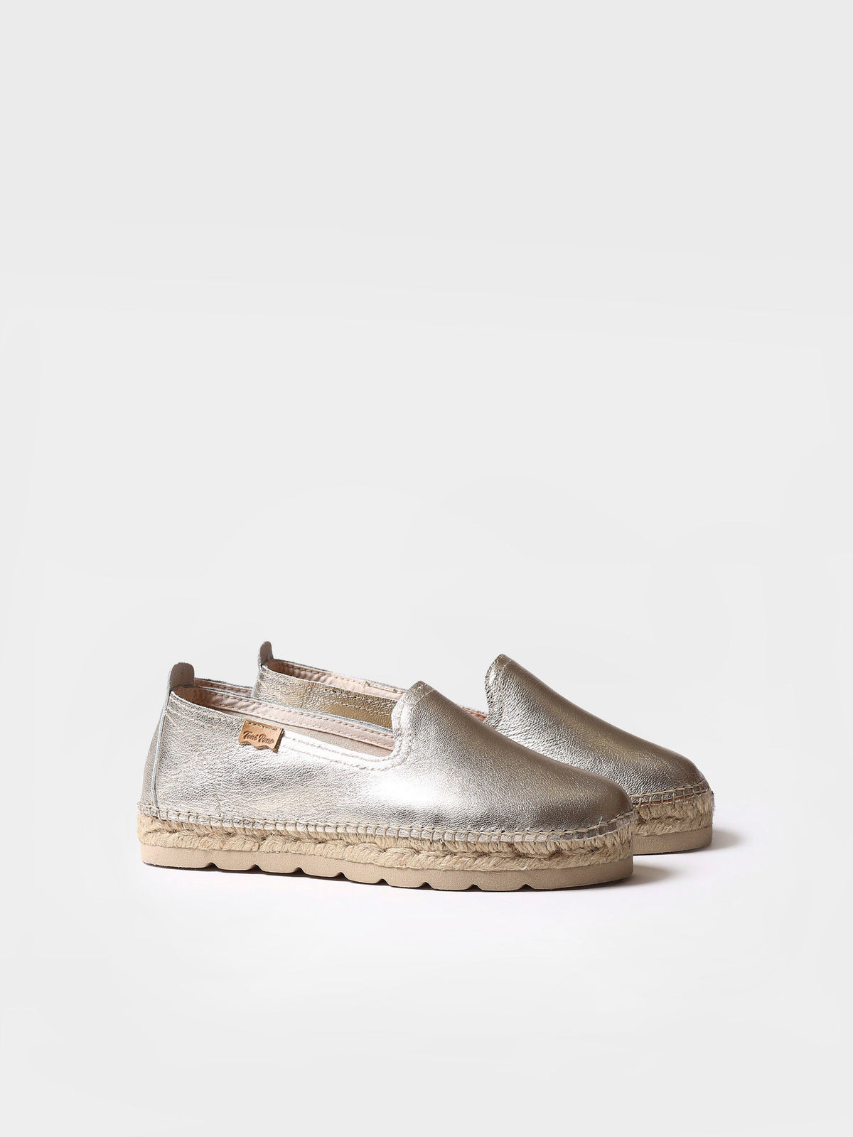 Zapatillas cerradas doradas | AURORA