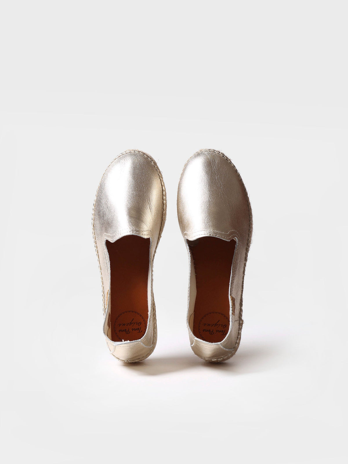 Zapatillas cerradas doradas | AURORA