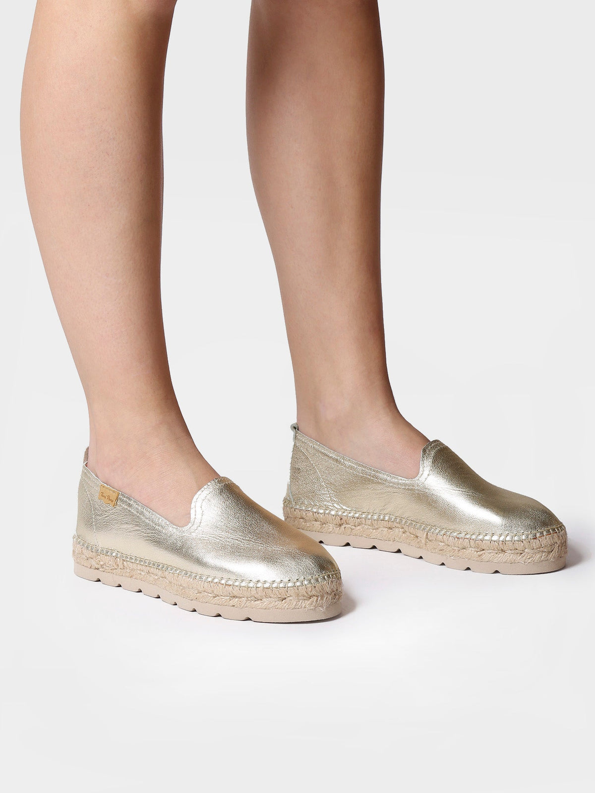 Zapatillas cerradas doradas | AURORA