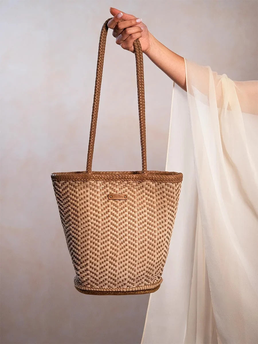 BEGUR80 - Bolso en piel trenzada para mujer