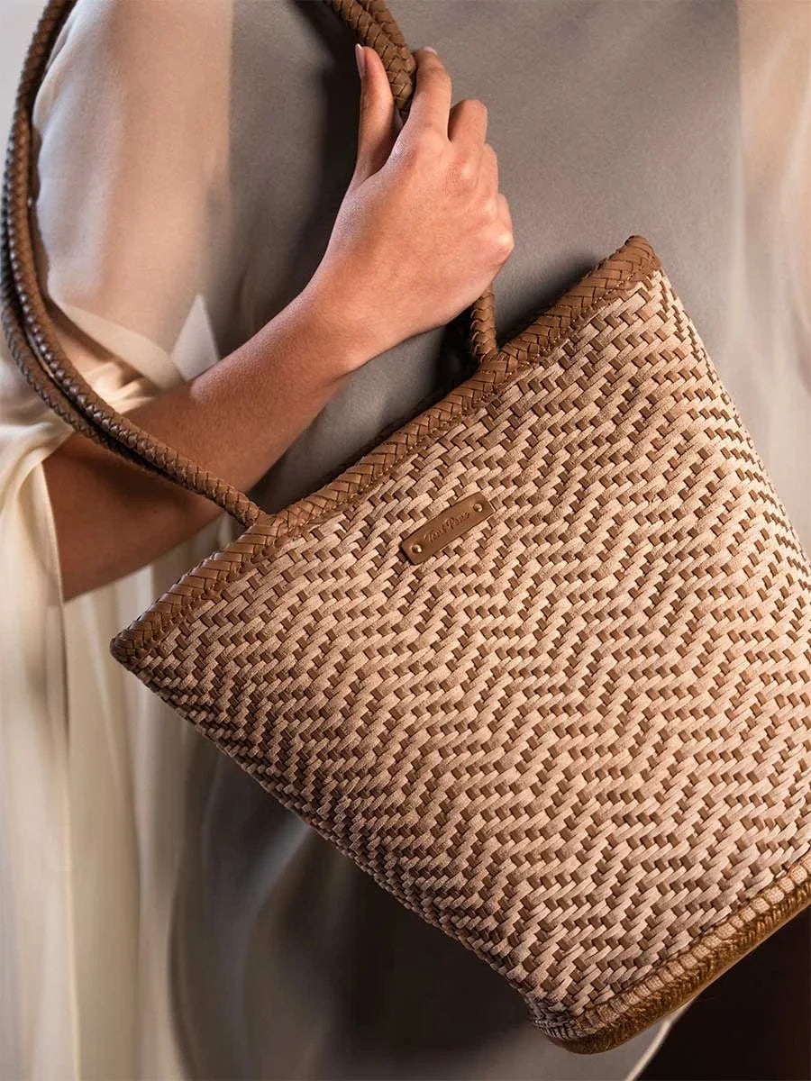 BEGUR80 - Bolso en piel trenzada para mujer