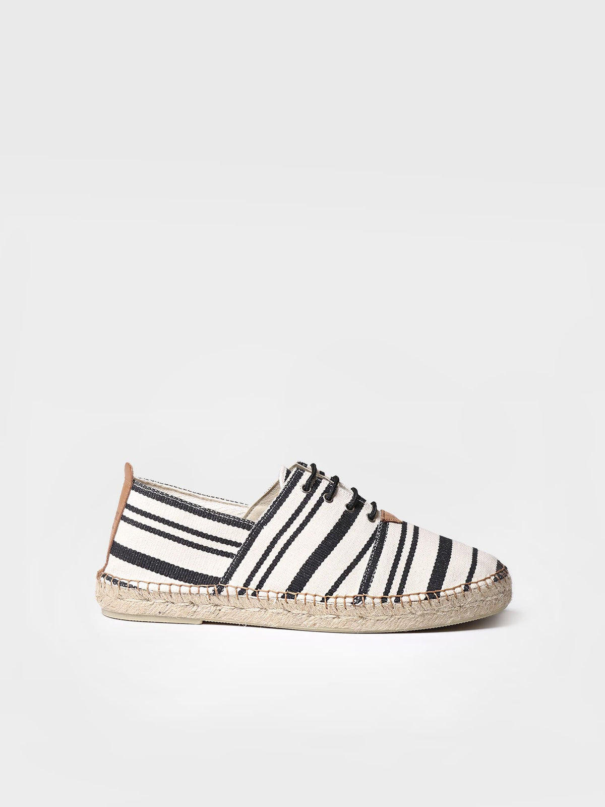 Alpargata cerrada con cordones de rayas | DARIO-BR